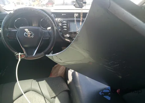 2020 Toyota Camry Le z USA, uszkodzony, nr VIN 4T1C31AK4LU529048